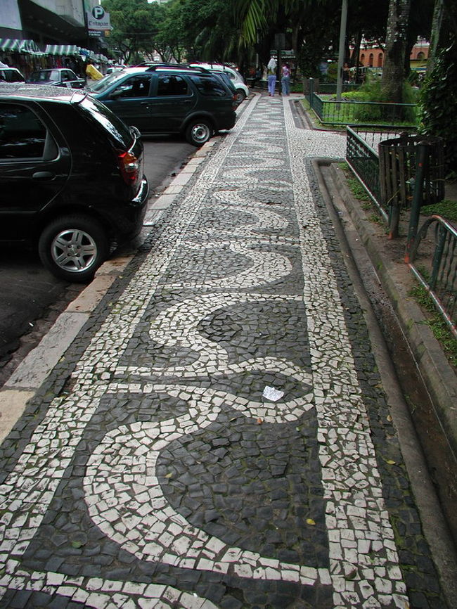 ブラジルらしい歩道のモザイク舗装