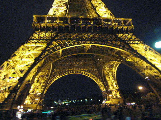夕暮れのエッフエル塔?