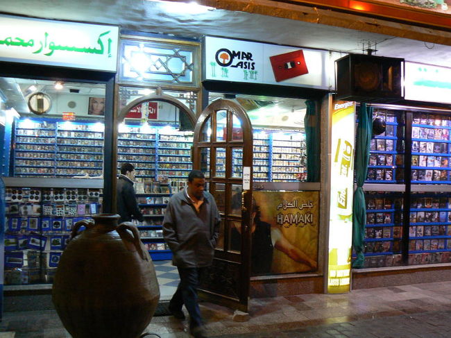 ドライブインのビデオ店