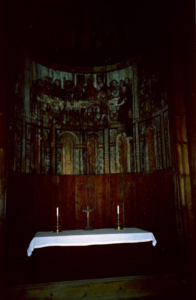 オスロ郊外、ドロニンゲンの野外博物館にある木製教会の内部