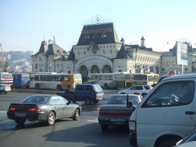朝のウラジオストク鉄道駅。イルクーツクに行きますかな。