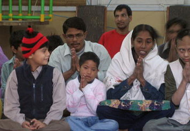 <br /><br />子供達はヒンズーもモスレムも<br />クリスチャンもみんな<br />受け入れているそうです。<br /><br />