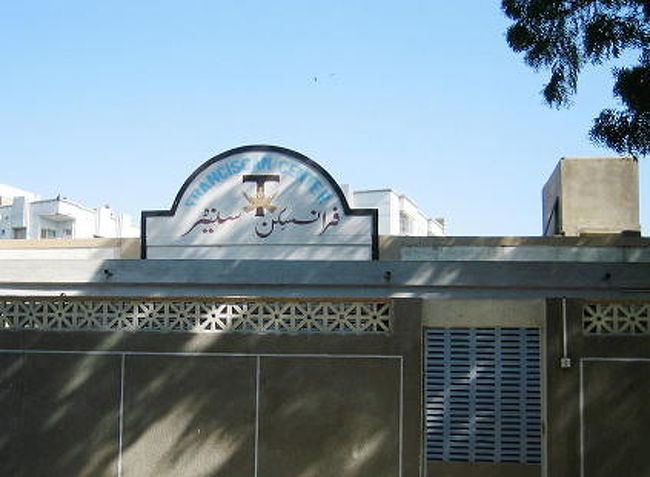 <br /><br />子供達の学校。<br />政府からは何の補助もないそうです。