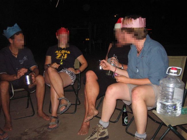 食って飲んだ後しゃべっている。<br />この後バーに移動してさらにくつろいだ。