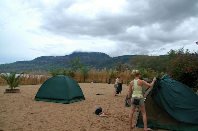 最終日。<br />テント撤収中。<br />昨夜（クリスマスの日）は雨が降るし、お天気がイマイチでした。