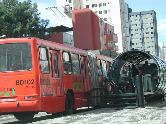 クリチバ名物、機関バス