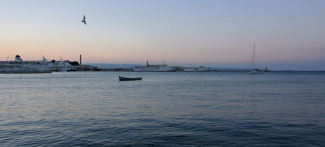 静かな港。。。