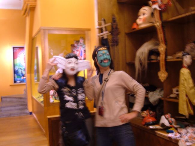 布袋戯人形劇の博物館　[林柳新紀念偶戯博物館]<br /><br />アジア各地の人形劇で使われた人形や道具などを展示<br />されている博物館。<br />