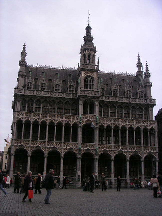 グランプラス<br /><br />ブリュッセルの見所と言えばここ。<br />英語名Great Place。外人の子と話すとき、グランプラスって言ったら通じなかったの。