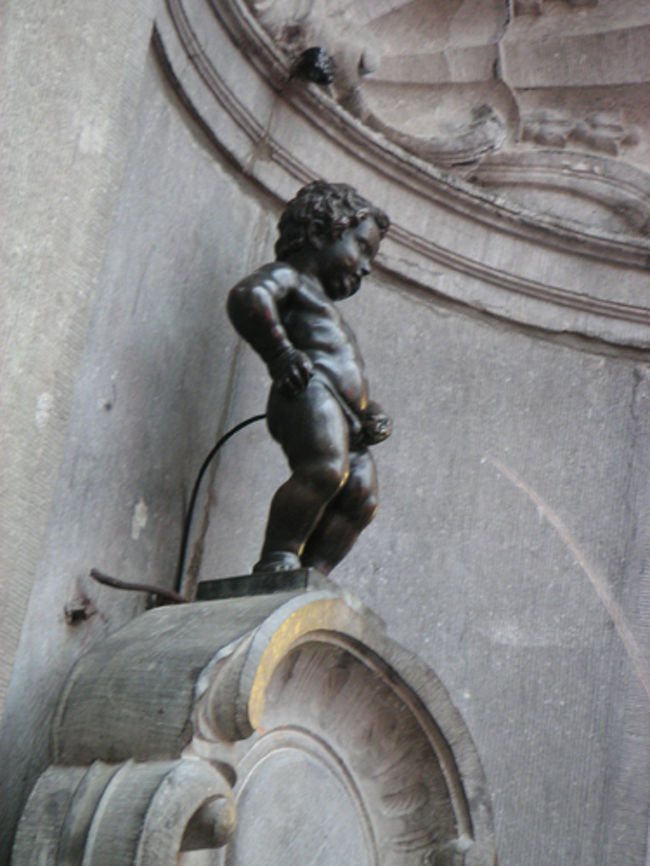 がっかり名所、しょんべん小僧。<br /><br />噂通り、小さい。服を着てなかったことにがっかりした↓