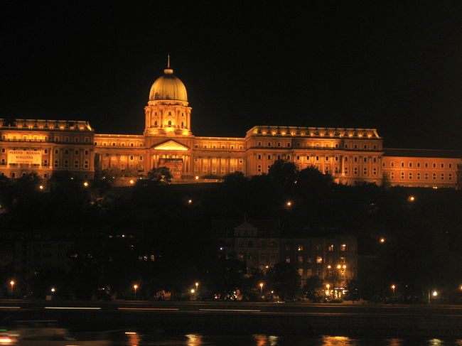 王宮<br /><br />お気に入りのアングルの王宮を望遠側で撮ってみました。