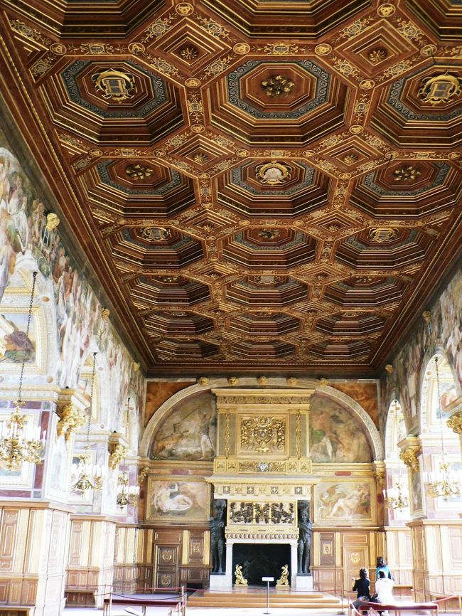 舞踏の間。<br />