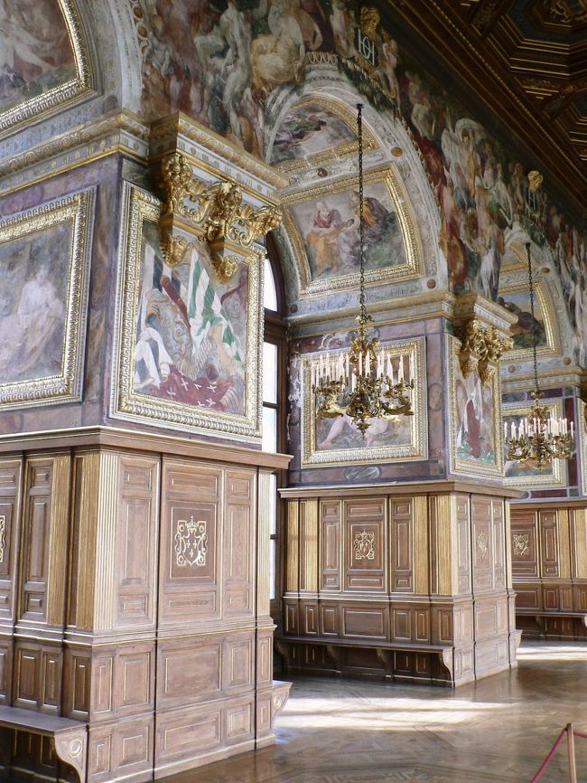 舞踏の間の壁画。<br />