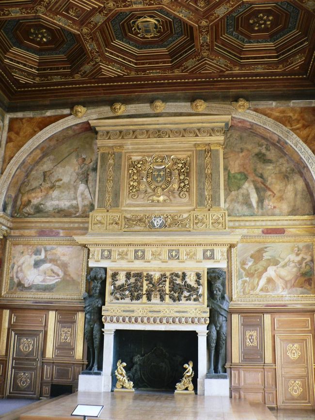 舞踏の間の装飾。<br />