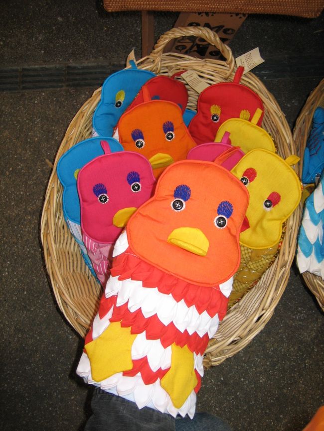 こ、これは・・・。<br /><br />国際通りから市場へ向かう途中で発見。<br />