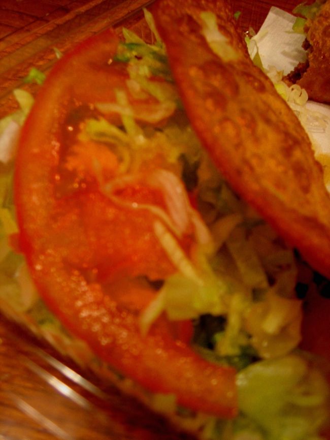 国際通りでGETしたタコス。ナイス。<br />￥150なり。