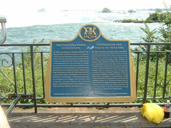 よくわかりませんが、記念碑のようです。