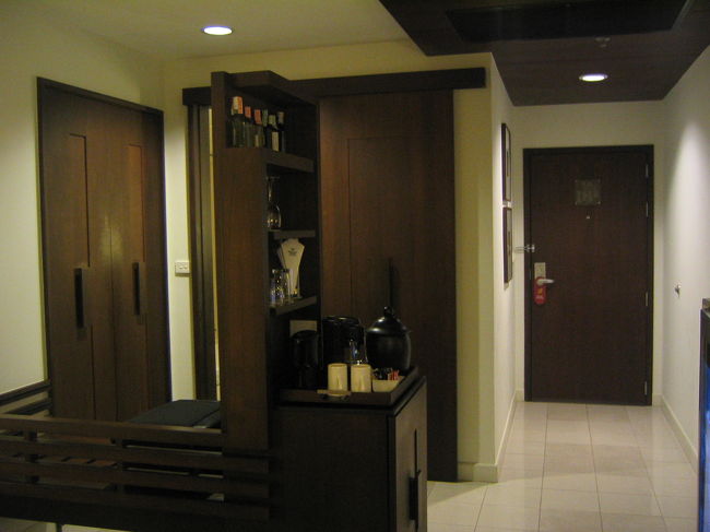 シンプルでよろしかったです。部屋は50平米くらいあるはずなんだけど、思ったより狭めかな？