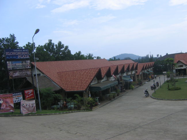 ホテルに戻って帰りの空港行きのバスが出るまで一時間あります。余った時間は有効に・・・と言えばやはりマッサージでしょう！<br />シェラトンのすぐ隣にあるKhlongmoung Plazaという小さなショッピングモールのような所。