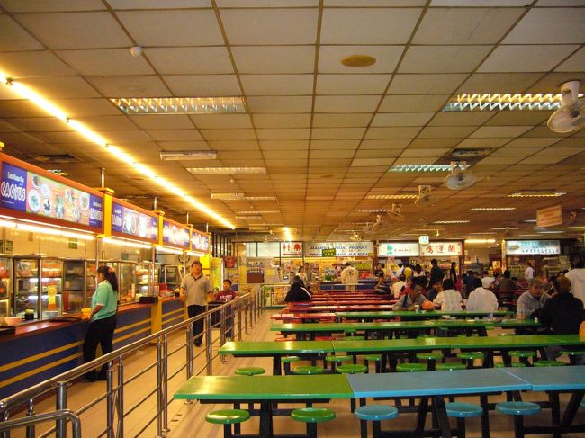 途中、トイレ休憩でドライブインのようなところに立ち寄りました。<br />こういう場所の雰囲気は、日本と変わりませんね〜。