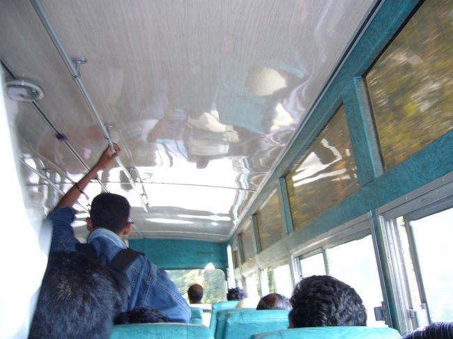 バス内部はこんな感じ。<br />私以外の乗客は、見事に地元の人ばかり！<br />さすが庶民の足ｗ