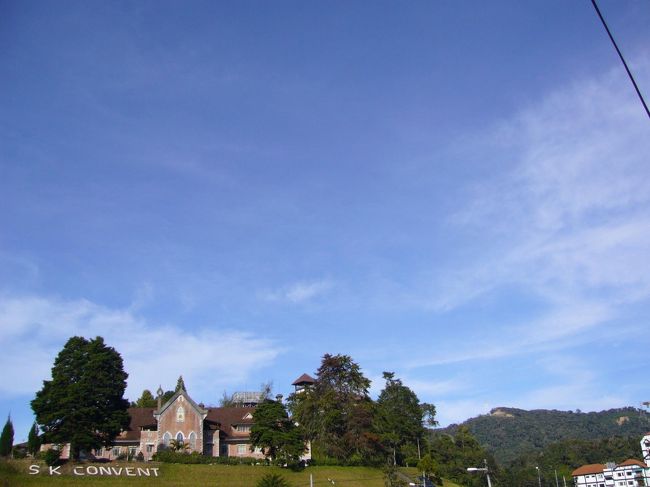 DAY4：キャメロンハイランド→シンガポール<br /><br />もう4日目…時間が過ぎるのは、早いですー。<br />本日のキャメロンは、快！晴！です！！<br />まさに、目が覚めるほどの青空。