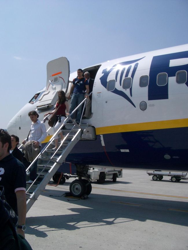  ミラノ・ベルガモ空港到着。<br />　普通に歩いて到着ゲートまで移動<br /><br />