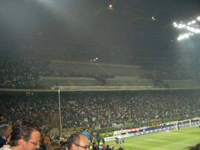 　勝利の後、北2階のインテルサポが、何故か空席を作り始めた。<br />　なんかの弾幕でも掲げる用意があったのだろう