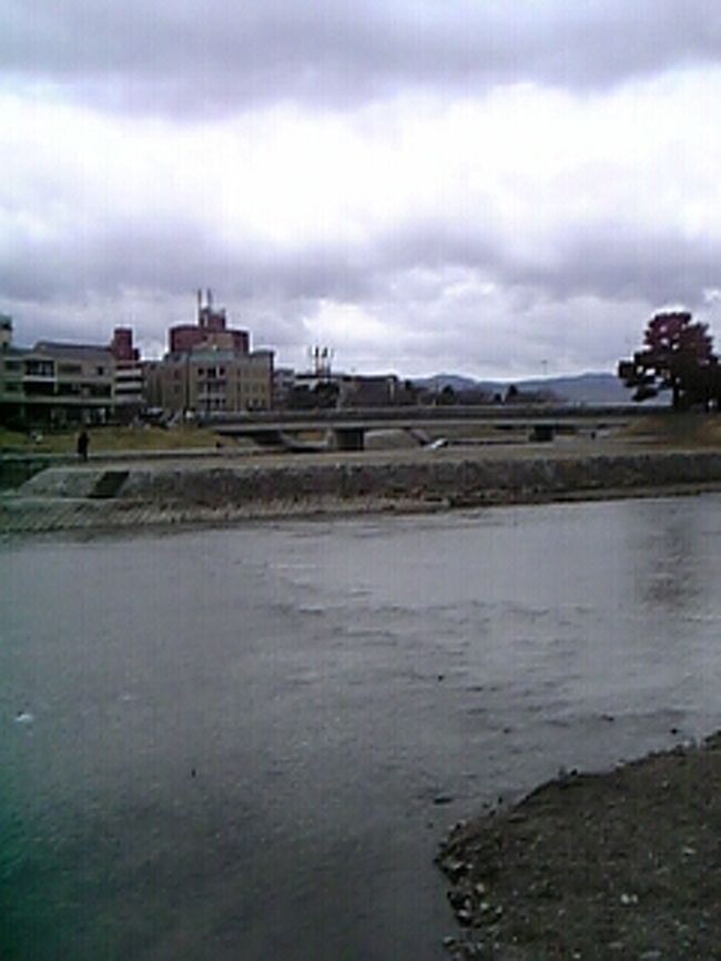 出町柳の鴨川周辺。とても開放的になれます。