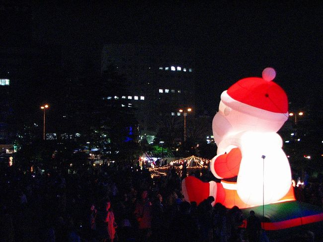 サンタ、、<br />やや後ろから見れば更に大きく見えます。