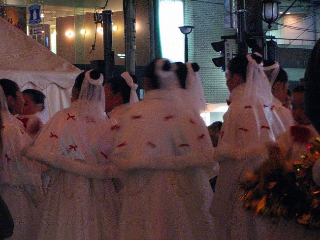 　出番を待つ人たち。