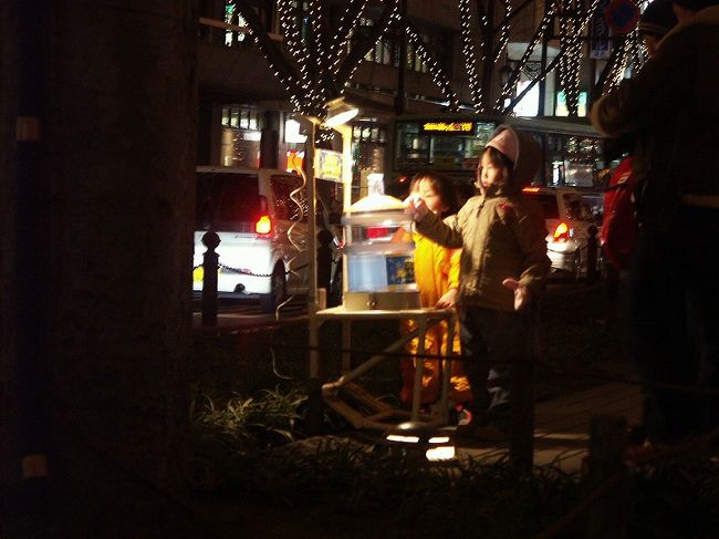 　　夜店で<br /><br />２００４年１２月写す