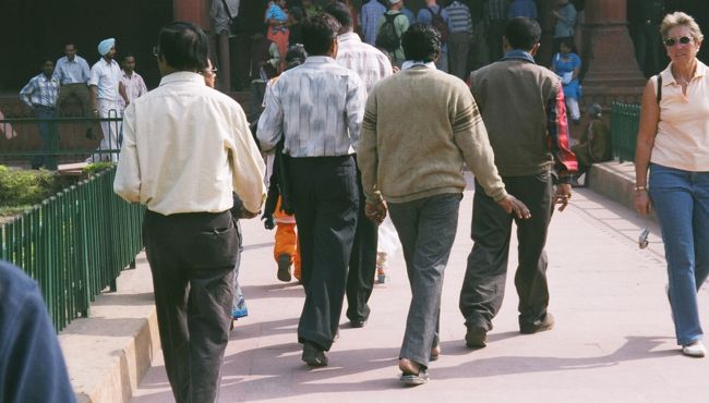 男の人同士で、手をつないでる！！<br /><br />インドでは普通のことらしいです。<br />別にゲイとかじゃなくて。