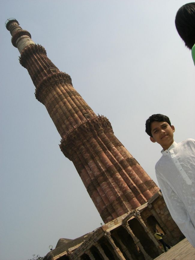 しゃがんで、全部入れようと思って<br />必死で写真を撮ってたら、<br />上手い具合に入ってきた（笑）<br /><br />ほんま、写真好きやなぁ〜