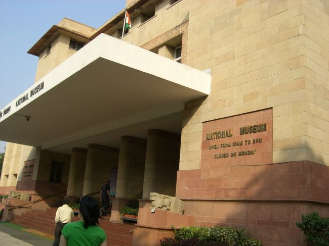 Ｎａｔｉｏｎａｌ　Ｍｕｓｅｕｍ　国立博物館<br />ここでも、カメラ代を３００ルピー。<br /><br />インド人は１０か３０ルピー