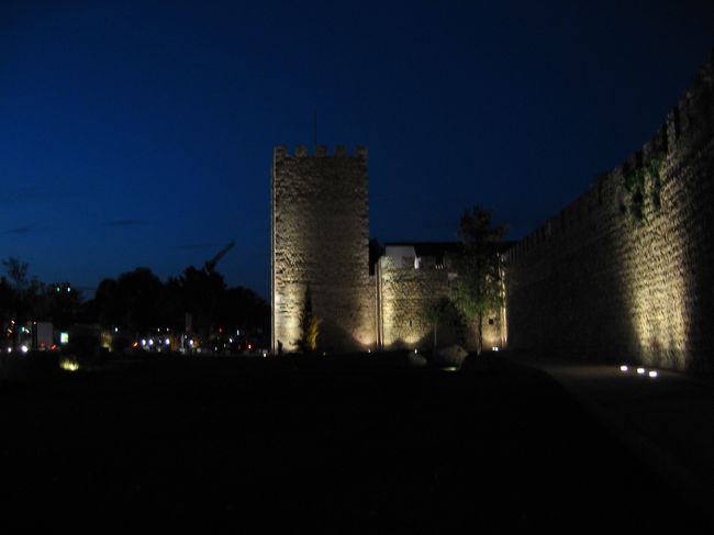 エヴォラ　夜　城壁　ライトアップ