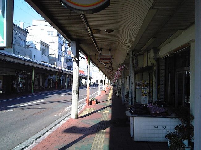 帰りも駅まで歩いて戻る。<br />こちらは日田駅近くにあるごく普通の商店街。