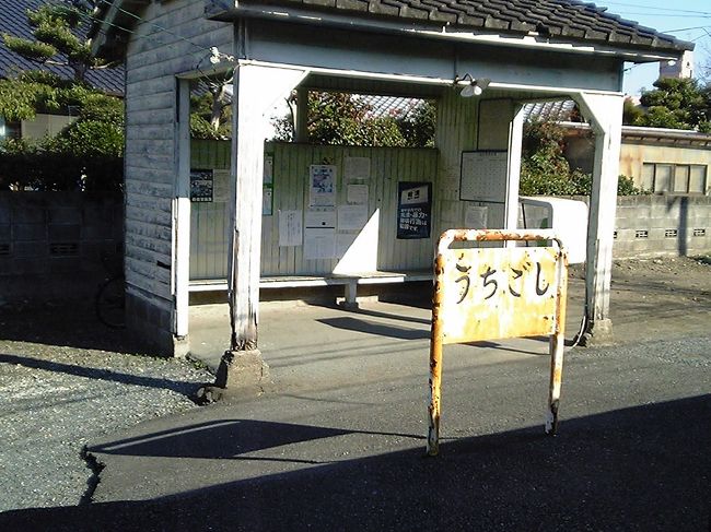 打越駅ホーム。<br />1両分の短いホームにちょっとしたベンチがあるだけ。<br />途中駅はどこもこんな様子。<br />まさにローカル私鉄!!