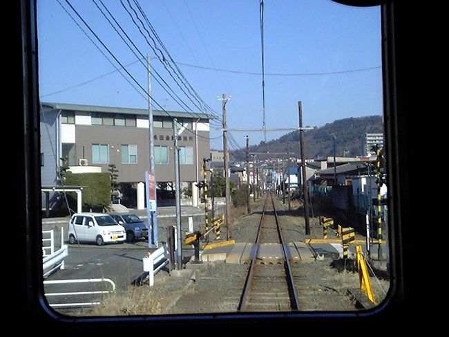 北熊本駅からは、市街地を縫うように走る。