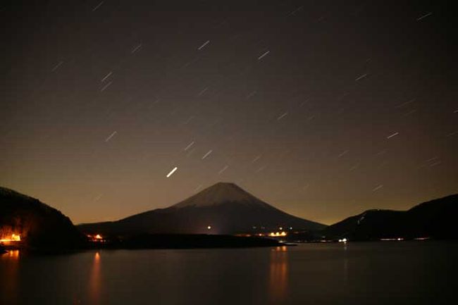 午前０５時２７分から９分間のバルブ撮影。