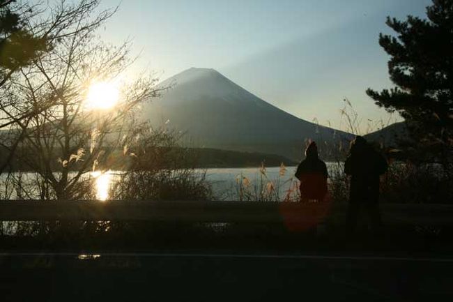 渋滞が解消されるまで車の中で待ちました。