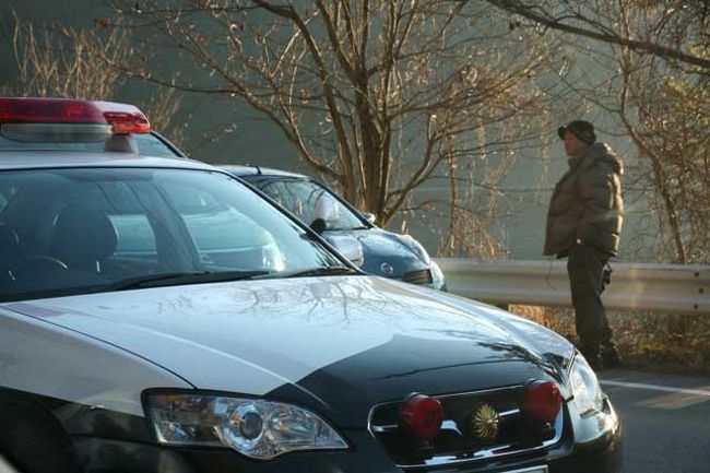 渋滞騒ぎにパトカー出動。<br />ご苦労様です。<br />もう少しマナーがよければ…。