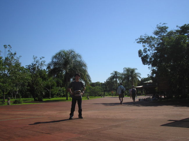 国立公園の入場ゲートを入ってすぐのところ。<br />公園内はとても整備されており、ゴミ一つ落ちていない。