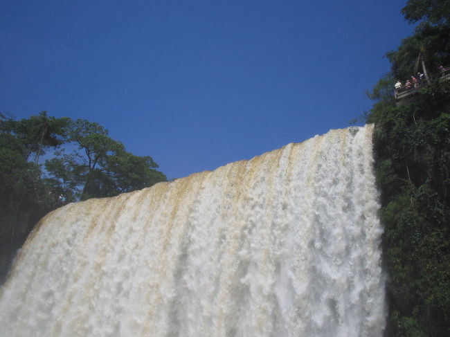 水しぶきが凄かった。自分もカメラもずぶ濡れになった。