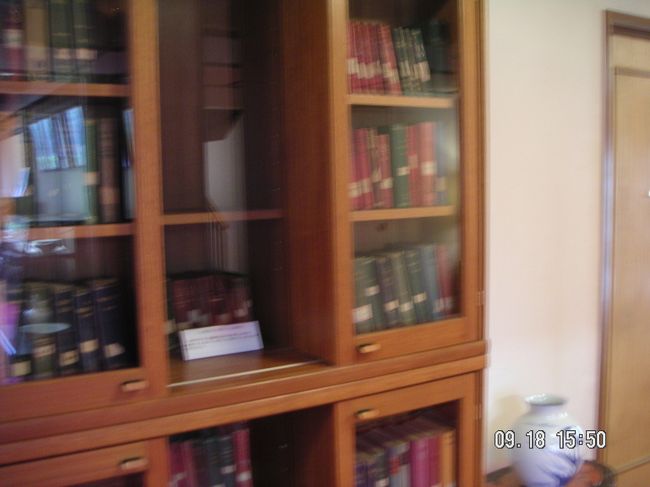 2006年9月18日　日光 <br /><br />日光金谷ホテル<br /><br />長期滞在の宿泊客が多かったので、こんな風に書籍が取り揃えられていた。<br />