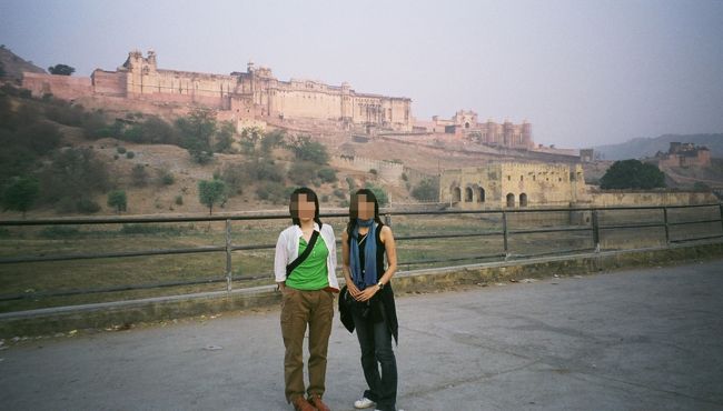 Ａｍｂｅｒ　Ｐａｌａｃｅ　アンベール城<br /><br />結構大きくて、<br />朝日も浴びて、キレイでした！