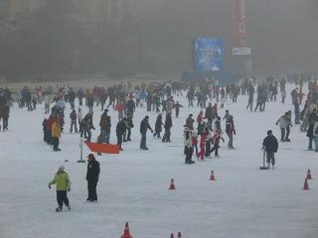 英雄広場近くのスケート場