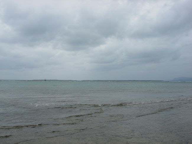 奥に見えるのが、新城島（あらぐすくじま）。<br />神の島です。