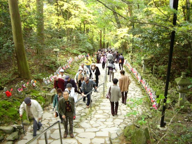帰る頃にはこんなに人がたっくさん増えました。平日にも関わらず，人出は多いですね〜