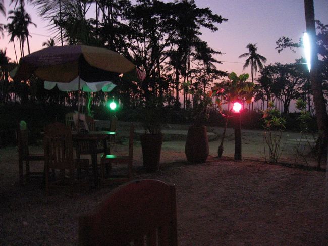 上記の場所はシュヨニージー・ビューティーサロン。南端の桟橋のすぐ手前左側。健全なお店です。少なくとも僕にとっては。